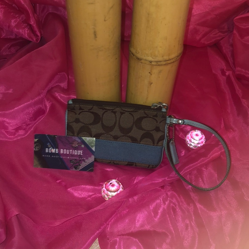 Coach wristlet wallet💁🏾‍♀️ Excellent used cond.